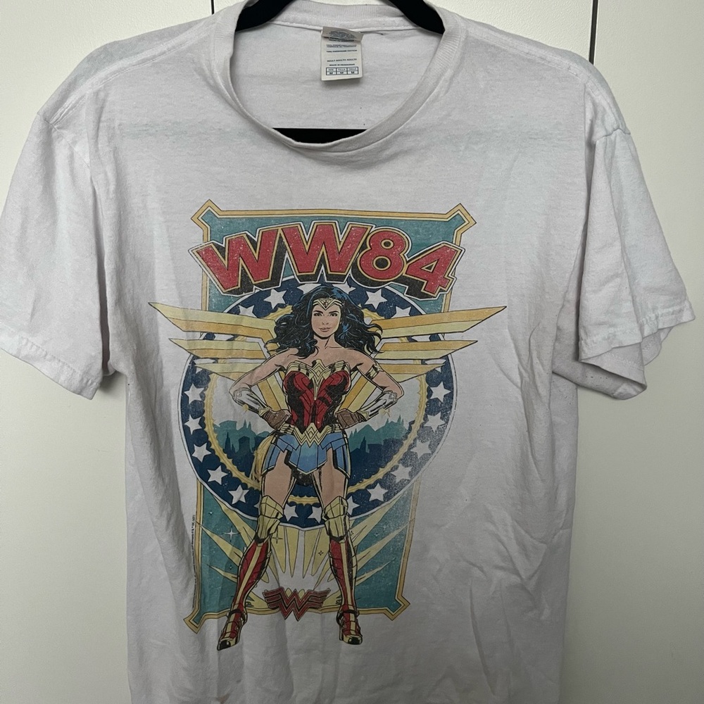 Wonder Woman 84 WW84 DC Comics Retro Short Sleeve T-Shirt Men’s Size Medium